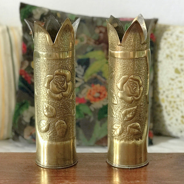 Paire douilles obus d'artillerie 1914 - 1918 gravé Roses - Art Nouveau par Hello Broc brocante en ligne
