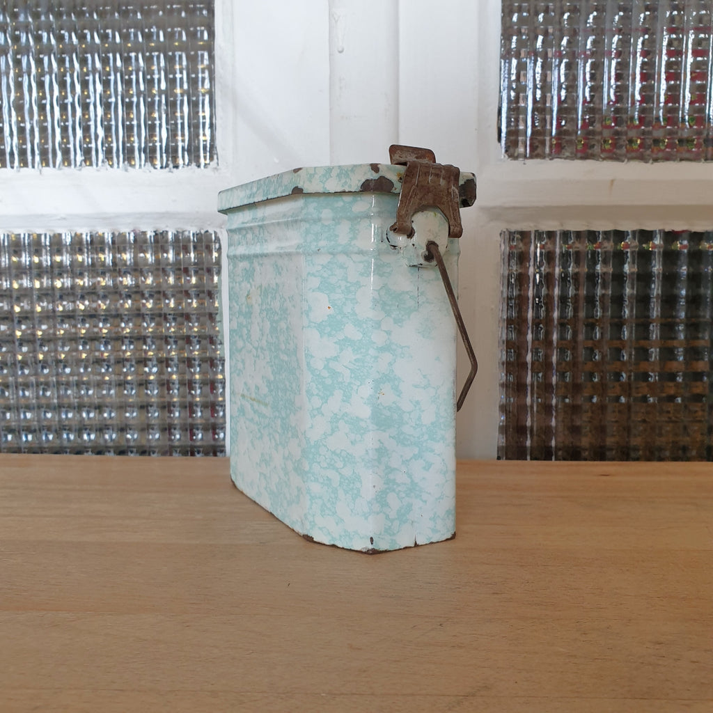 Gamelle portable vintage en tôle émaillée mouchetée par Hello Broc brocante en ligne