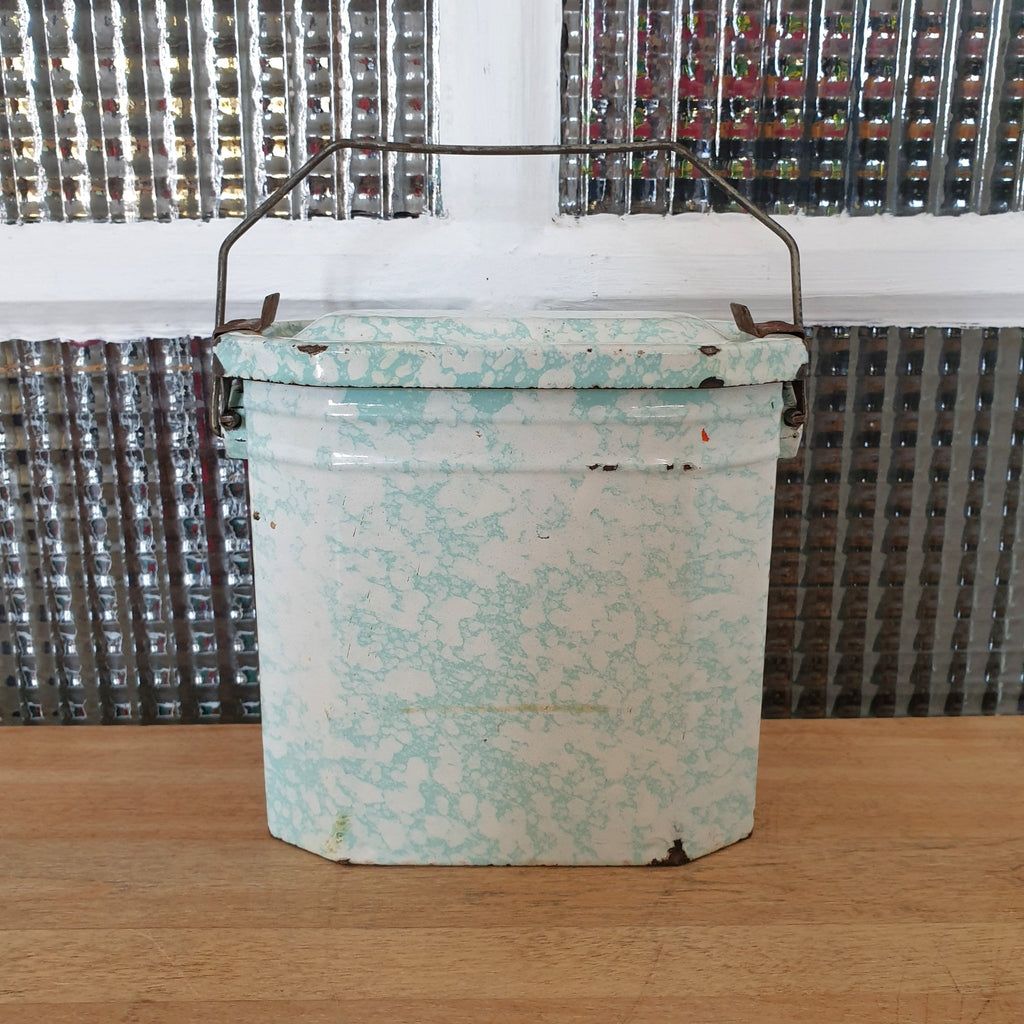 Gamelle portable vintage en tôle émaillée mouchetée par Hello Broc brocante en ligne