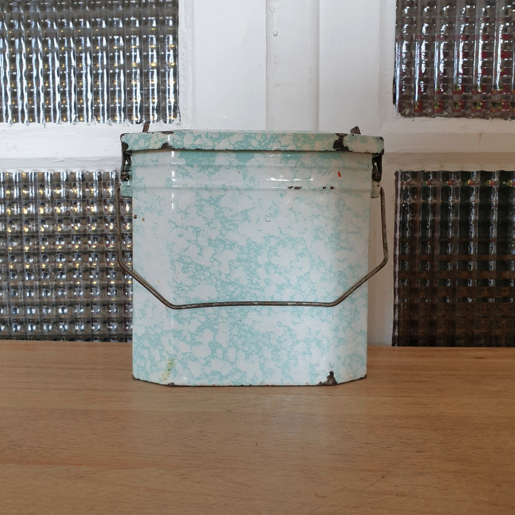 Gamelle portable vintage en tôle émaillée mouchetée par Hello Broc brocante en ligne