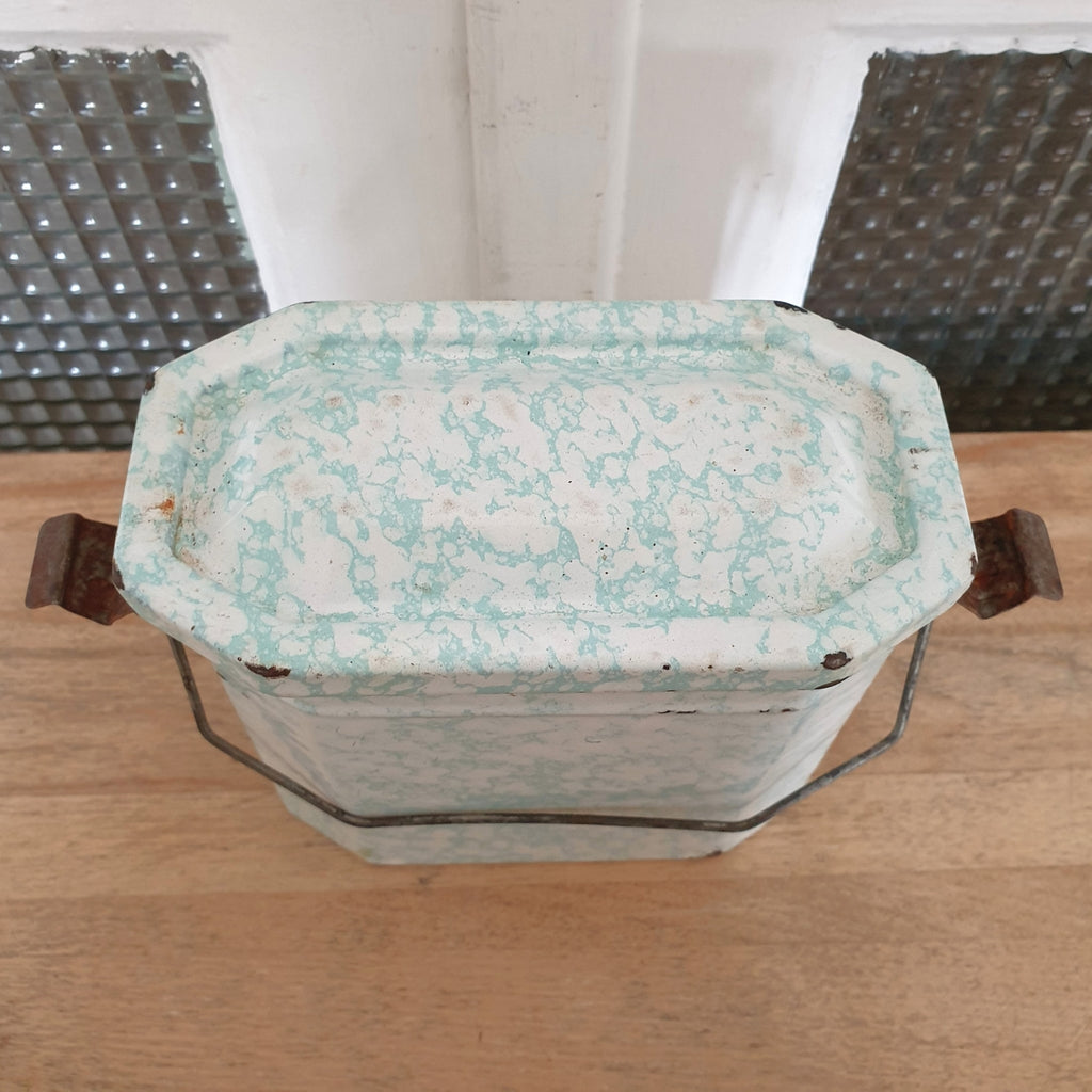 Gamelle portable vintage en tôle émaillée mouchetée par Hello Broc brocante en ligne