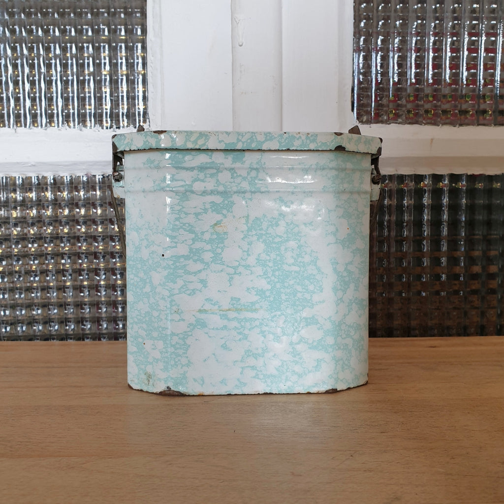 Gamelle portable vintage en tôle émaillée mouchetée par Hello Broc brocante en ligne