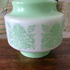 Suspension vintage années 80 verre opalin blanc impressions vert céladon par Hello Broc brocante en ligne