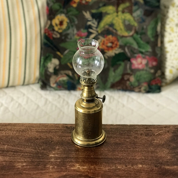 Petite lampe à pétrole en cuivre Olympe par Hello Broc brocante en ligne