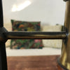 Lampe de bureau dans le style quinquet en laiton et bois abat-jour opaline blanche années 80 par Hello Broc brocante en ligne