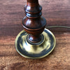 Lampe de bureau dans le style quinquet en laiton et bois abat-jour opaline blanche années 80 par Hello Broc brocante en ligne