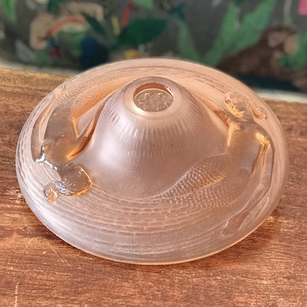 Abat-jour Art Déco en verre pressé moulé rose par Hello Broc brocante en ligne