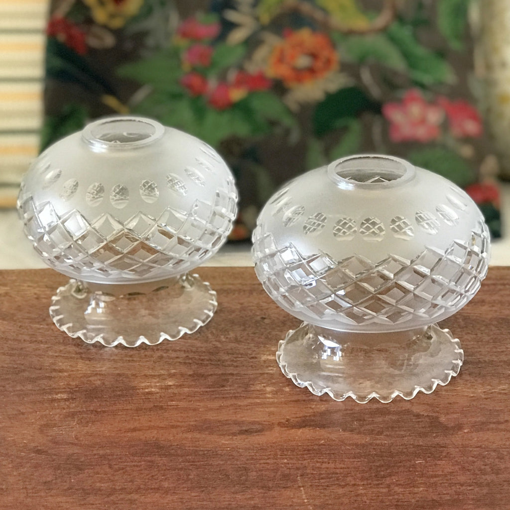 Paire d'abat-jour vintage en cristal moulé à effets années 50 / 60 par Hello Broc brocante en ligne