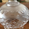 Paire d'abat-jour vintage en cristal moulé à effets années 50 / 60 par Hello Broc brocante en ligne