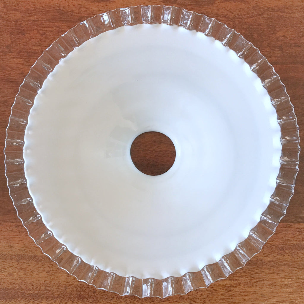 Abat-jour ancien pour suspension plissé en verre opalin blanc diamètre de 25 cm par Hello Broc brocante en ligne