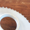 Abat-jour ancien pour suspension plissé en verre opalin blanc diamètre de 25 cm par Hello Broc brocante en ligne