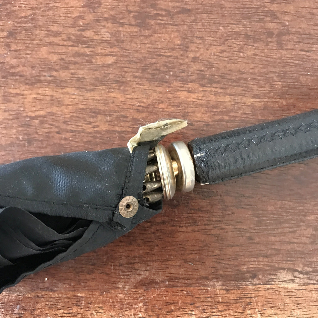 Grand parapluie vintage uni noir diamètre 85 cm par Hello Broc brocante en ligne
