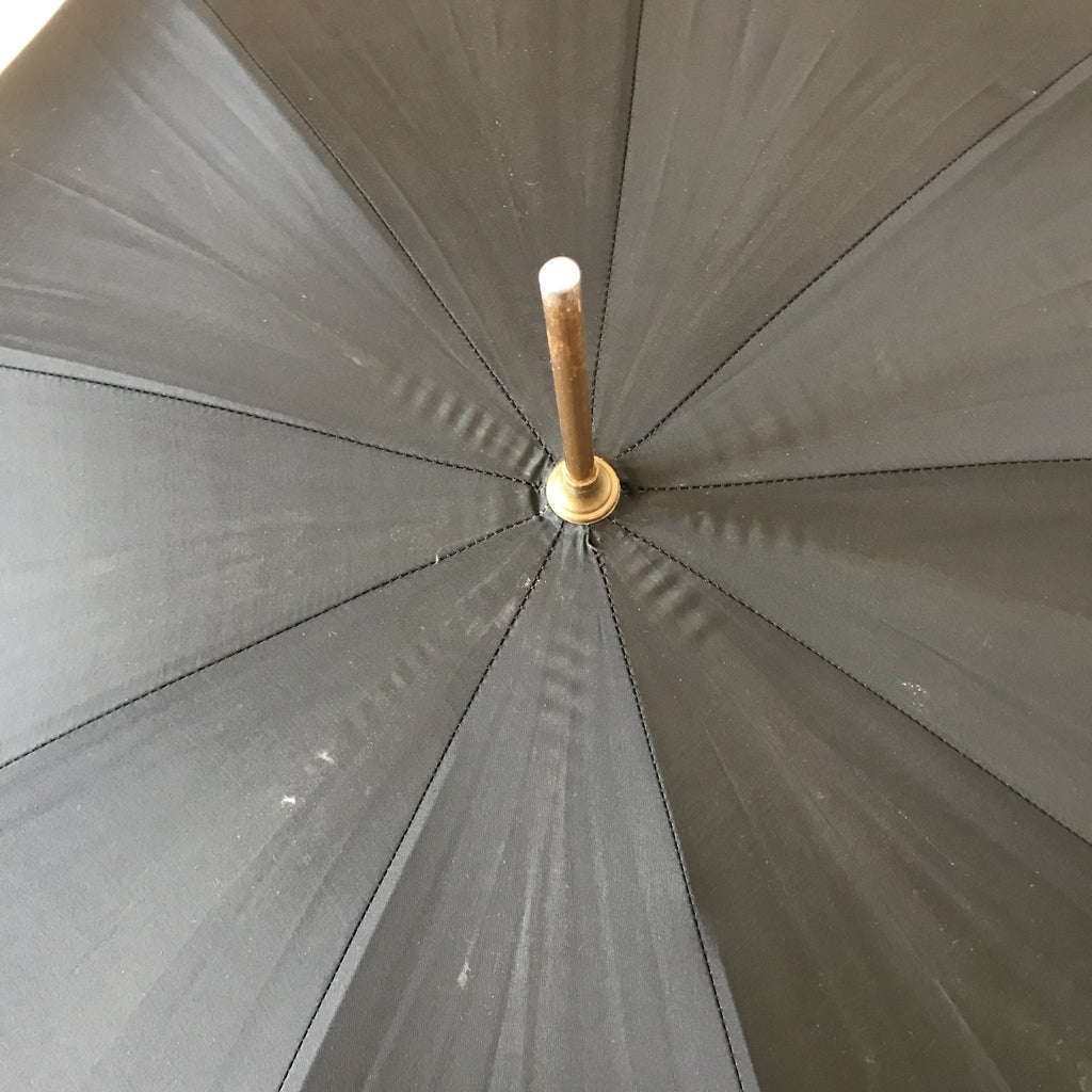 Grand parapluie vintage uni noir diamètre 85 cm par Hello Broc brocante en ligne