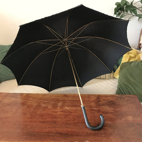 Grand parapluie vintage uni noir diamètre 85 cm par Hello Broc brocante en ligne
