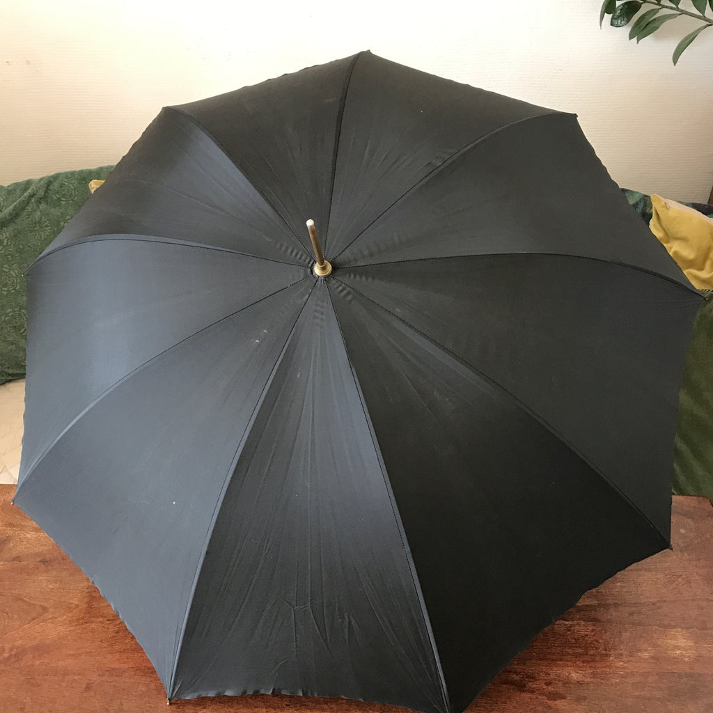 Grand parapluie vintage uni noir diamètre 85 cm par Hello Broc brocante en ligne