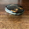 Petit porte-monnaie Napoléon III en écaille de tortue insertions or et argent Circa 1860 par Hello Broc brocante en ligne