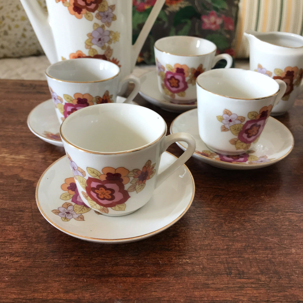Service à café vintage en céramique années 70 pour dînette enfant par Hello Broc brocante en ligne