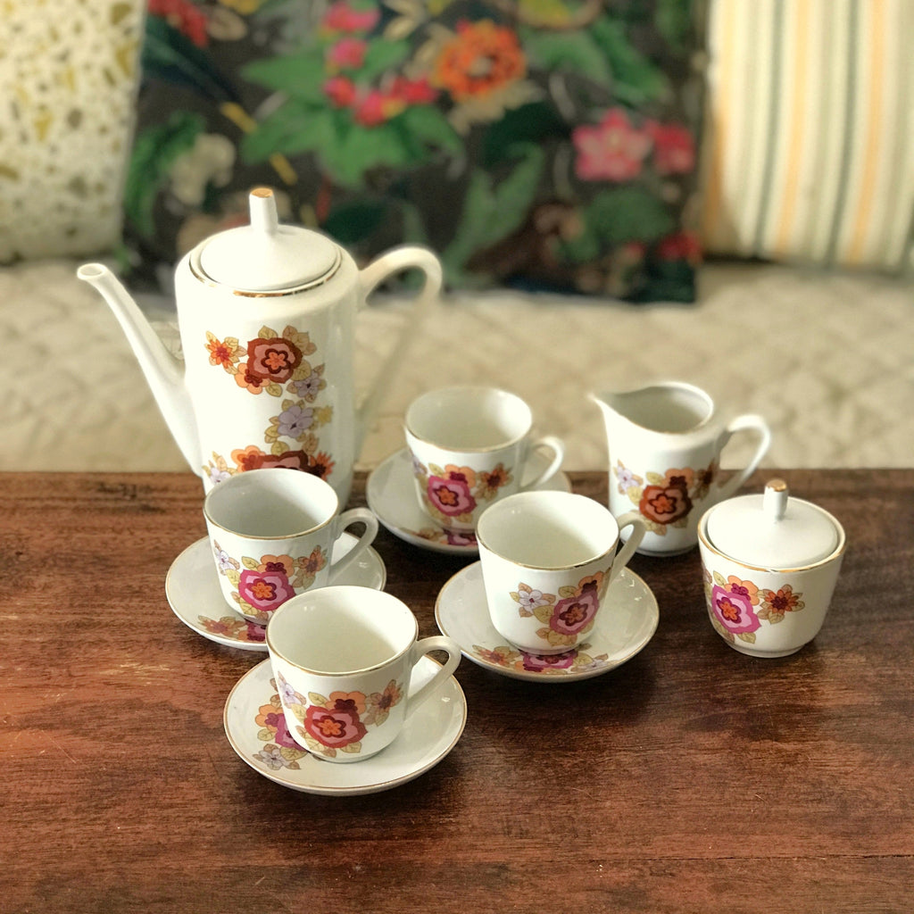 Service à café vintage en céramique années 70 pour dînette enfant par Hello Broc brocante en ligne