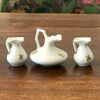 Ensemble de 3 céramiques blanches vintage miniatures décor doré par Hello Broc brocante en ligne
