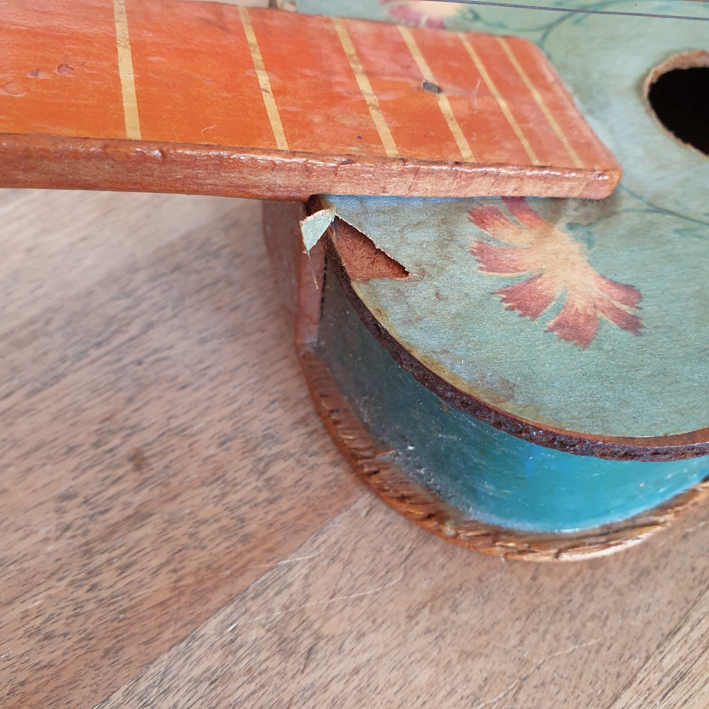 Guitare vintage miniature ukulélé pour enfant par Hello Broc brocante en ligne