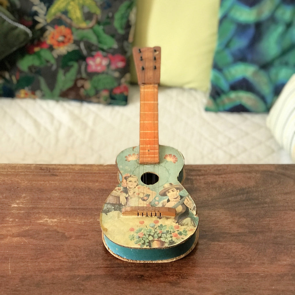 Guitare vintage miniature ukulélé pour enfant par Hello Broc brocante en ligne