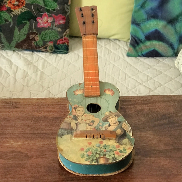 Guitare vintage miniature ukulélé pour enfant par Hello Broc brocante en ligne