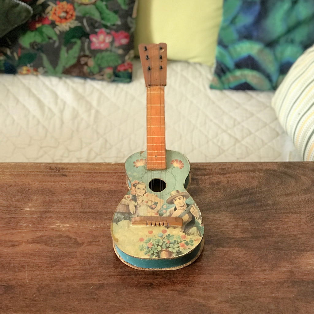 Guitare vintage miniature ukulélé pour enfant par Hello Broc brocante en ligne