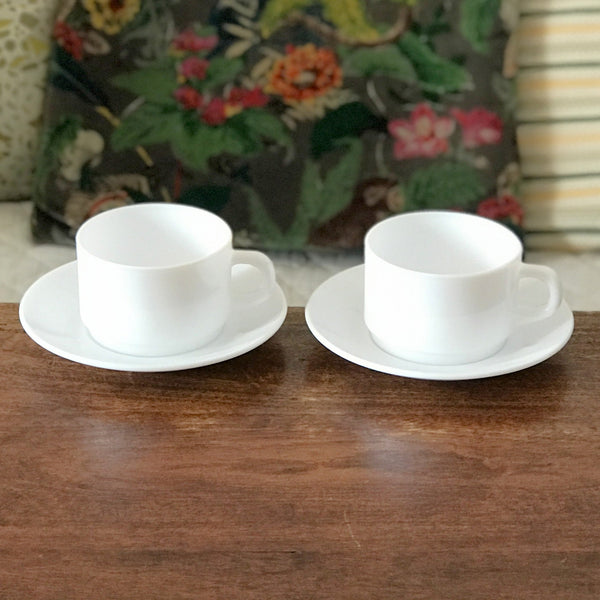 Lot de 2 tasses à thé et 2 soucoupes Arcopal en verre opalin blanc contenance de 20 cl par  Hello Broc brocante en ligne