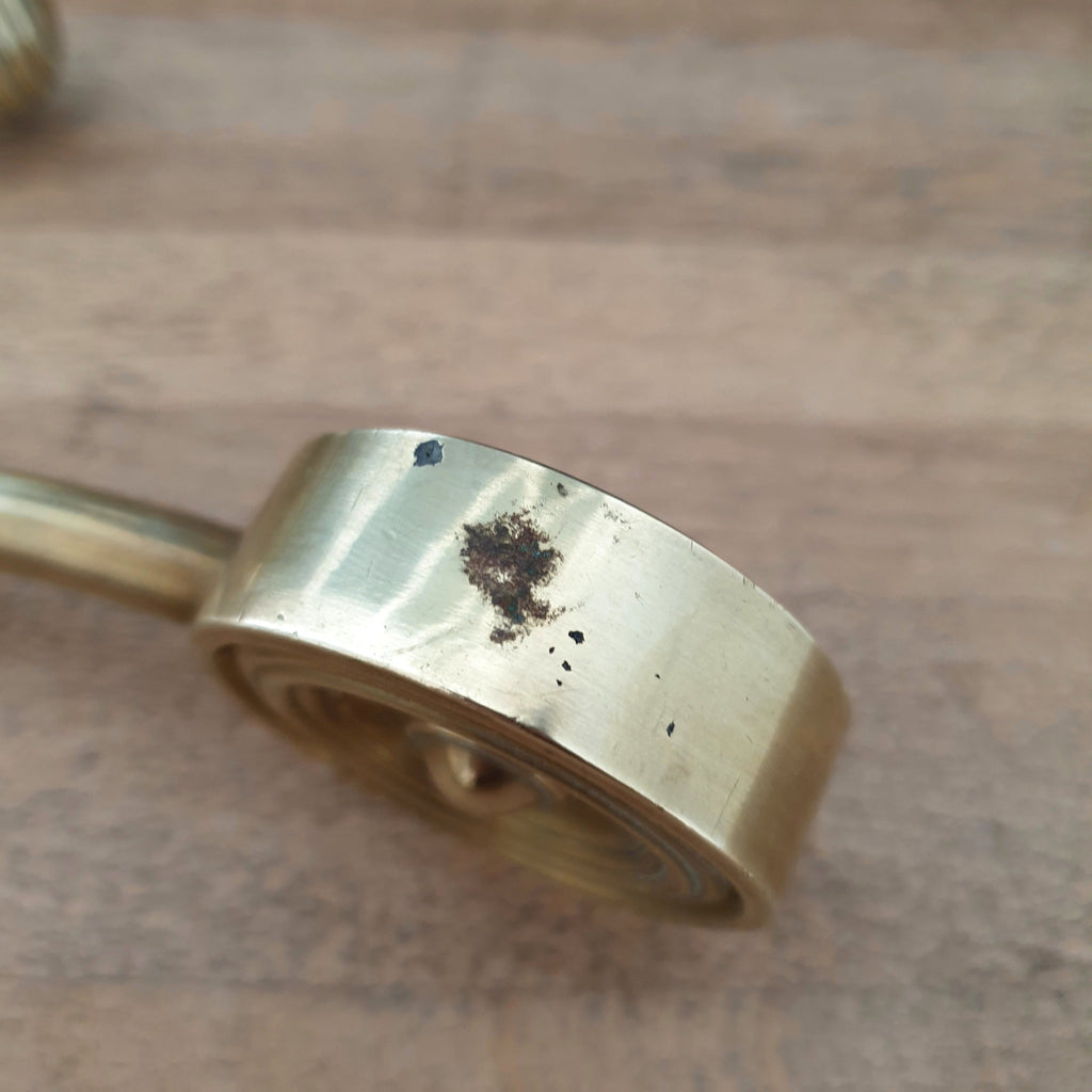 Paire de crochets muraux pour embrasse de rideau en bronze doré - Hello Broc
