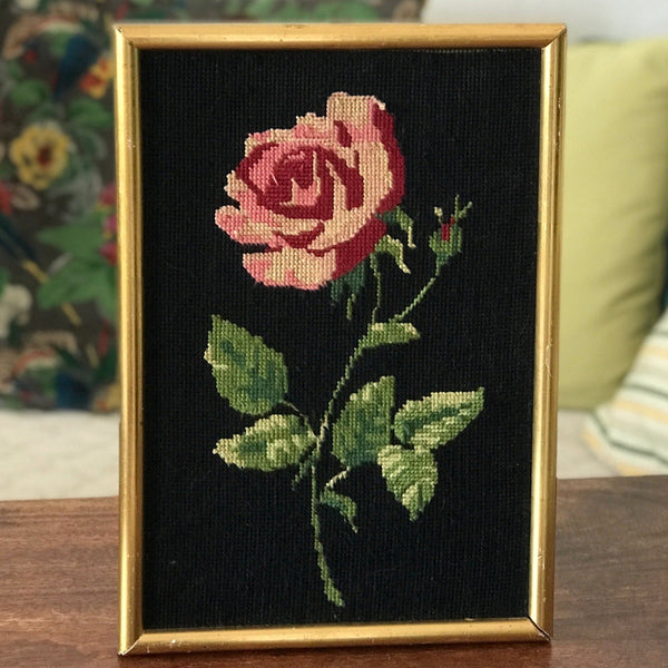 Canevas vintage d'une rose sur fond noir - Hello Broc