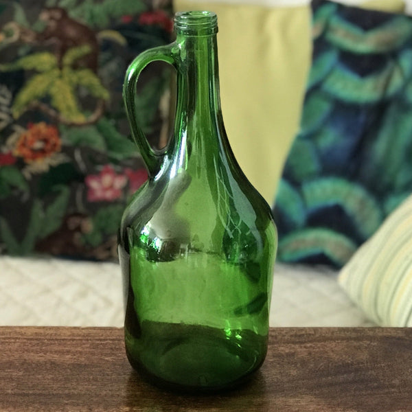 Grande bouteille 2 litres en verre moulé vert avec anse latérale - Hello Broc