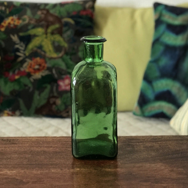 Bouteille carrée en verre moulé vert - Hello Broc