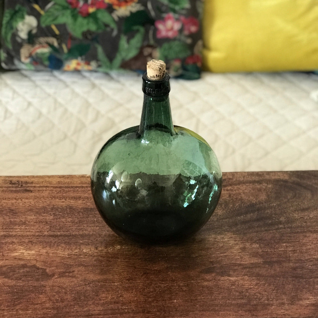 Bouteille vintage décorative en verre moulé vert Vilella - Hello Broc