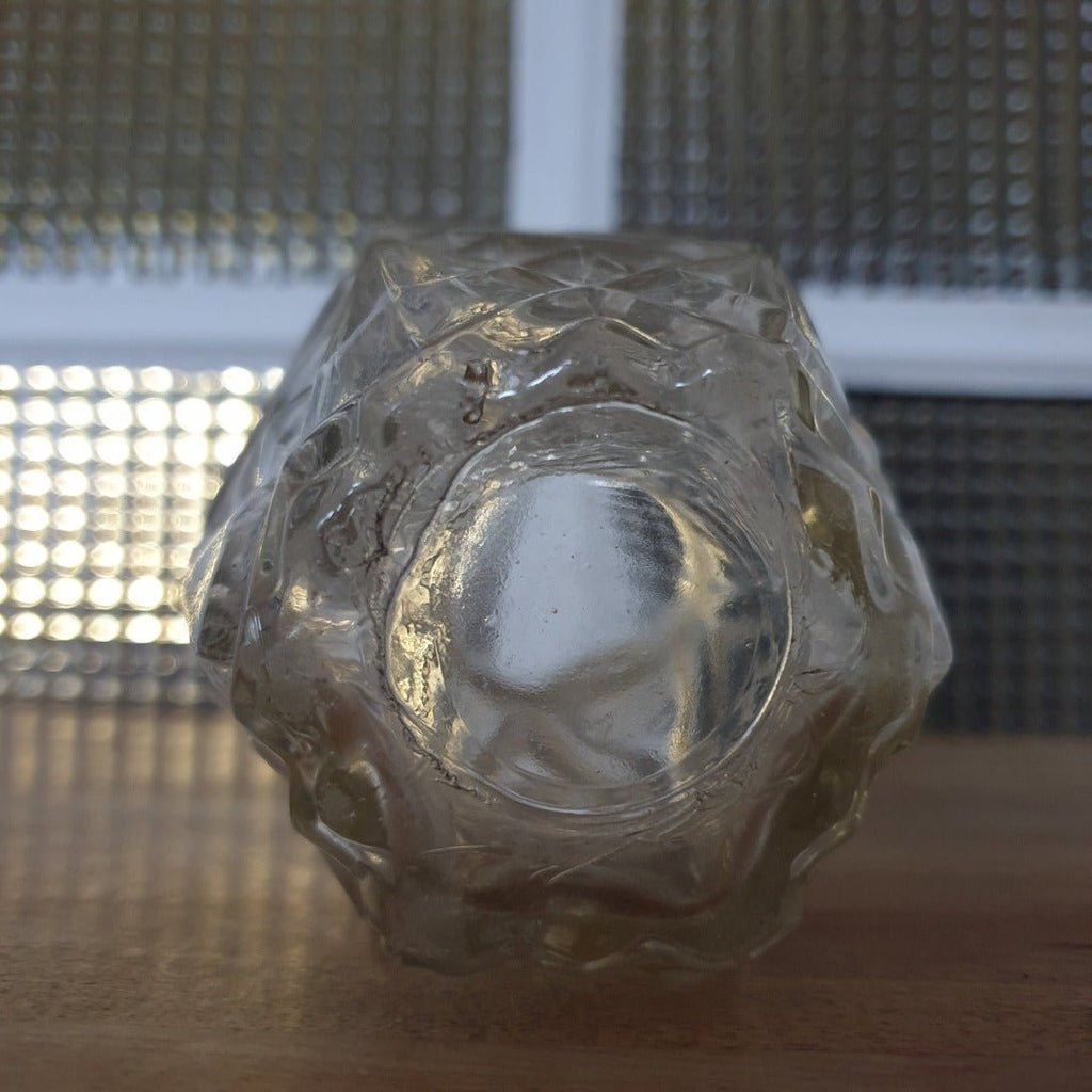 Petit vase style Art Déco en verre moulé transparent forme arrondie et hexagonale - Hello Broc