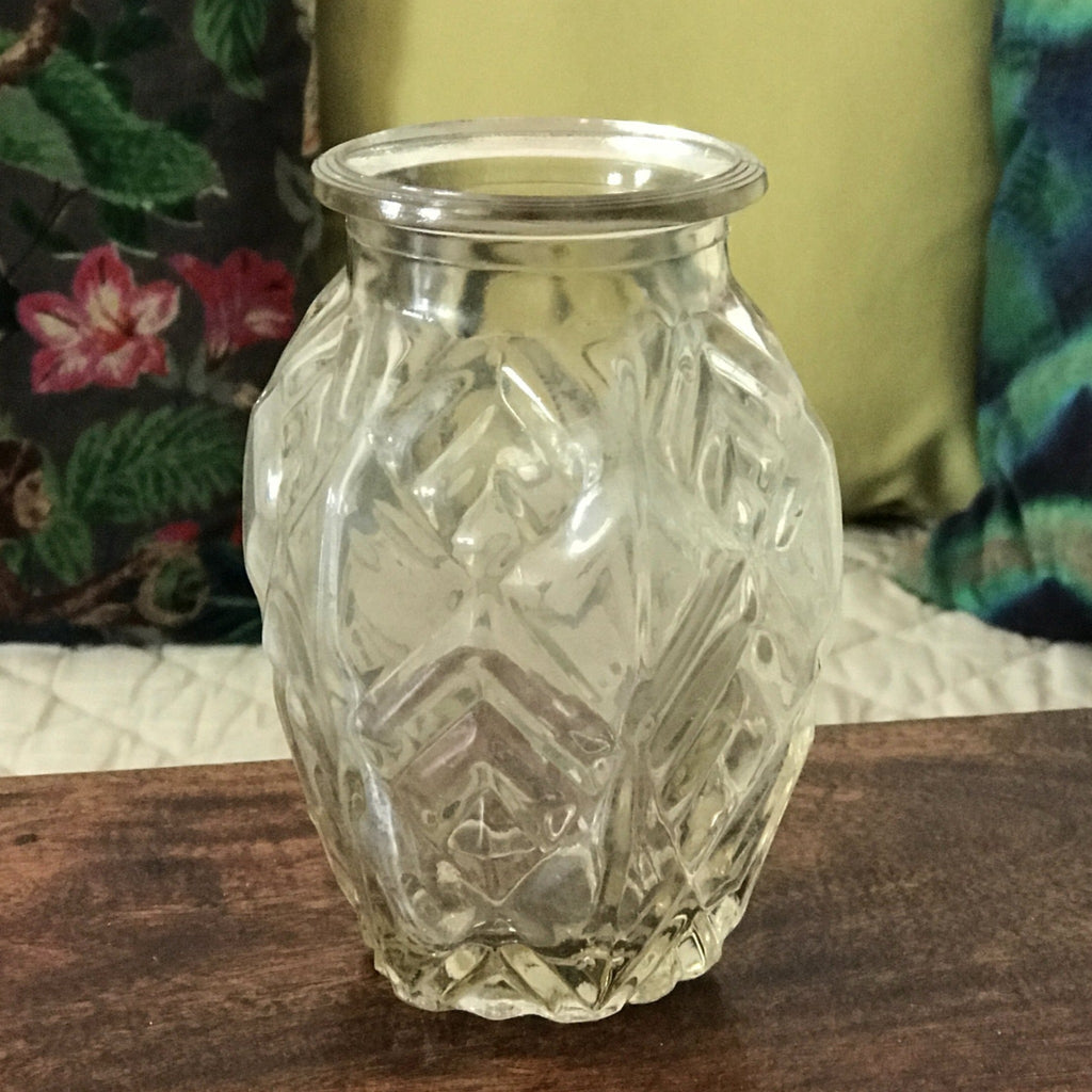 Petit vase style Art Déco en verre moulé transparent forme arrondie et hexagonale - Hello Broc