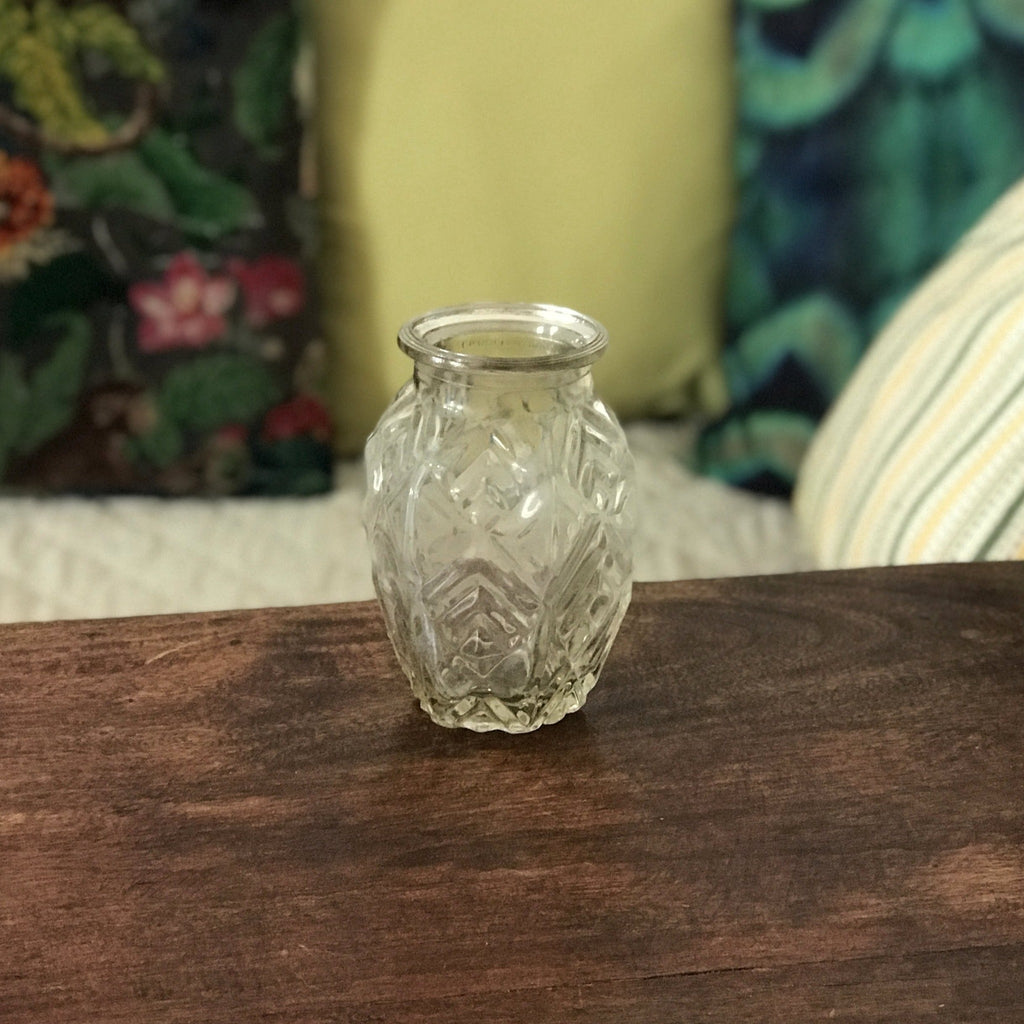 Petit vase style Art Déco en verre moulé transparent forme arrondie et hexagonale - Hello Broc