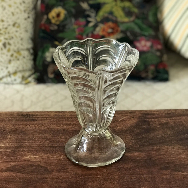 Vase style Art Déco sur pied de forme évasée - Hello Broc