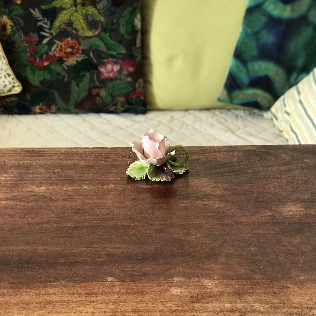 Bougeoir de table en porcelaine fine d'Italie Capodimonte représentant une rose - Hello Broc