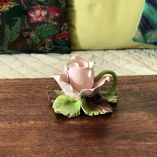 Bougeoir de table en porcelaine fine d'Italie Capodimonte représentant une rose - Hello Broc