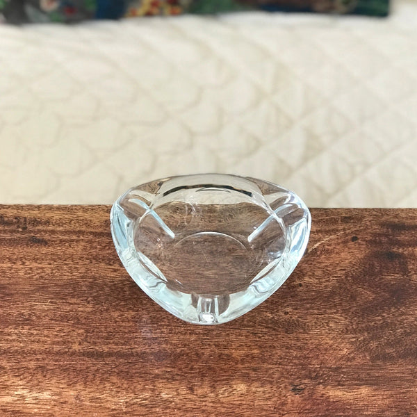 Cendrier en verre moulé triangulaire Reims France petit 9,5 cm par Hello Broc brocante en ligne
