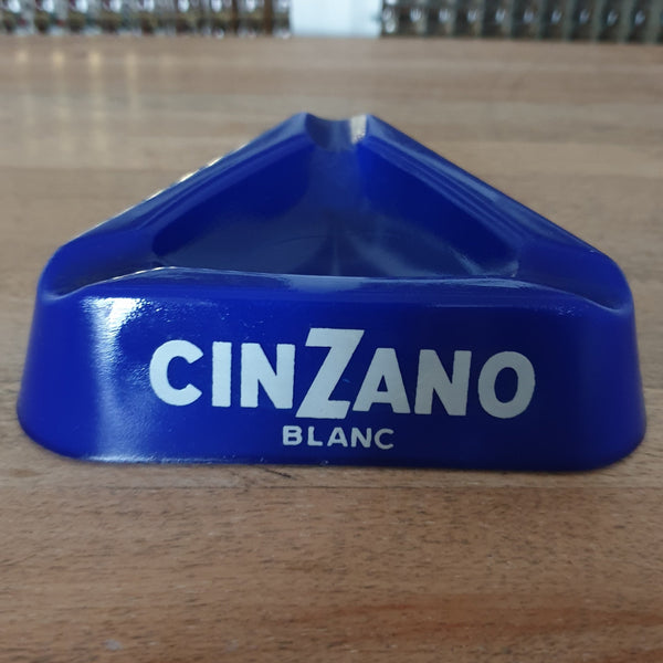 Cendrier publicitaire Cinzano en verre opalin bleu - Hello Broc
