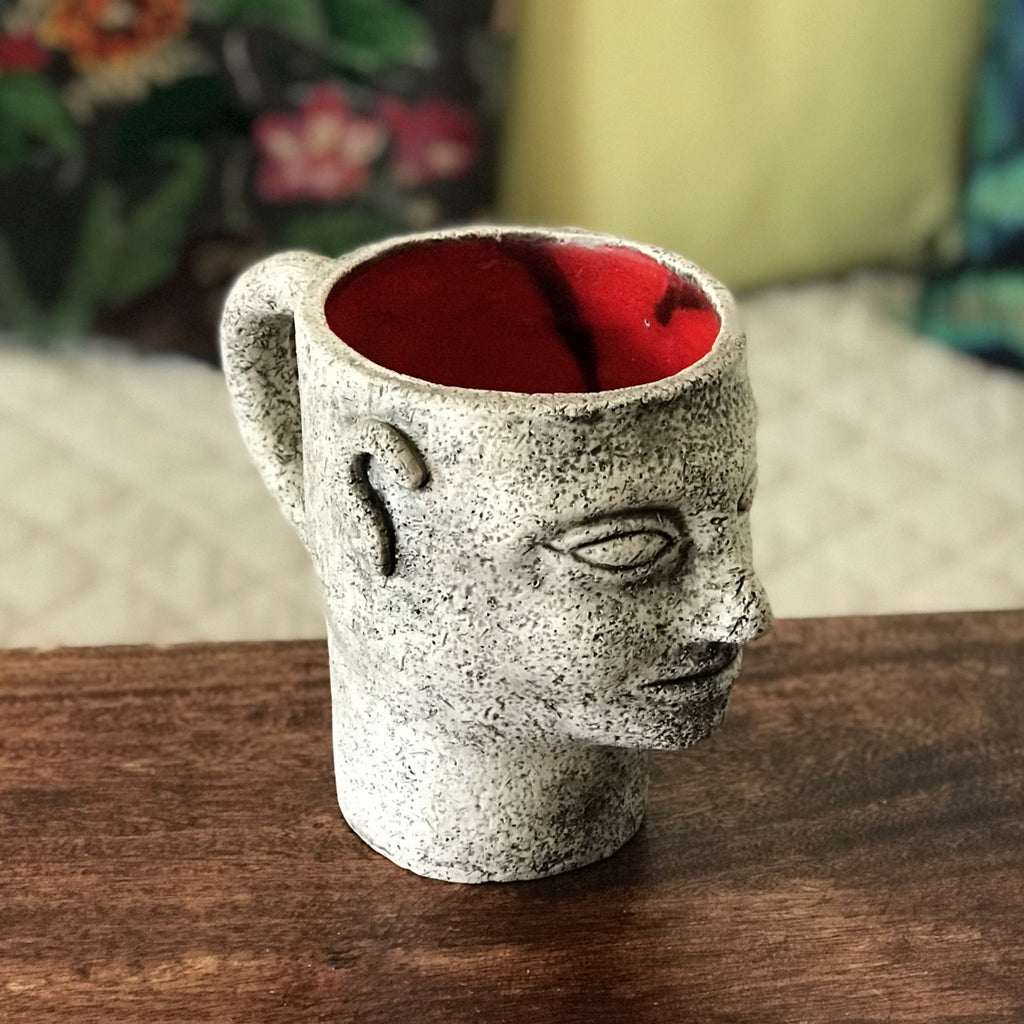 Mug décoratif anthropomorphe en céramique lave de Francis Triay - Hello Broc