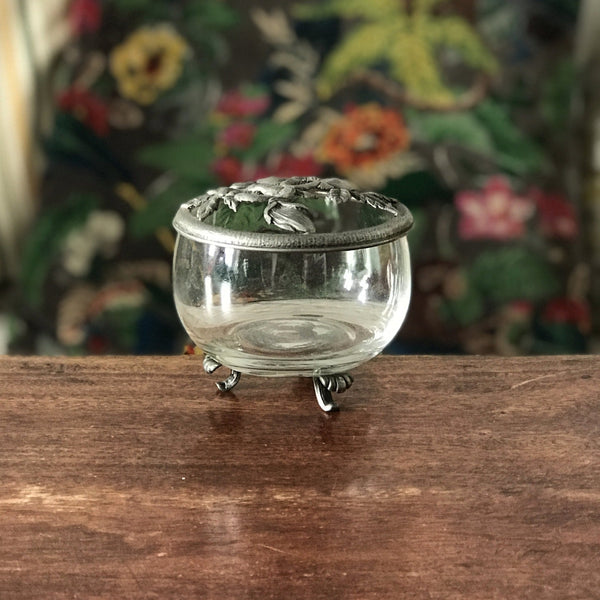 Coupelle pour pot-pourri tripode en verre et métal pieds pattes de lion par Hello Broc brocante en ligne