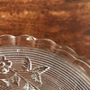 Coupelle à motifs fleuris sur pied en verre moulé - Hello Broc