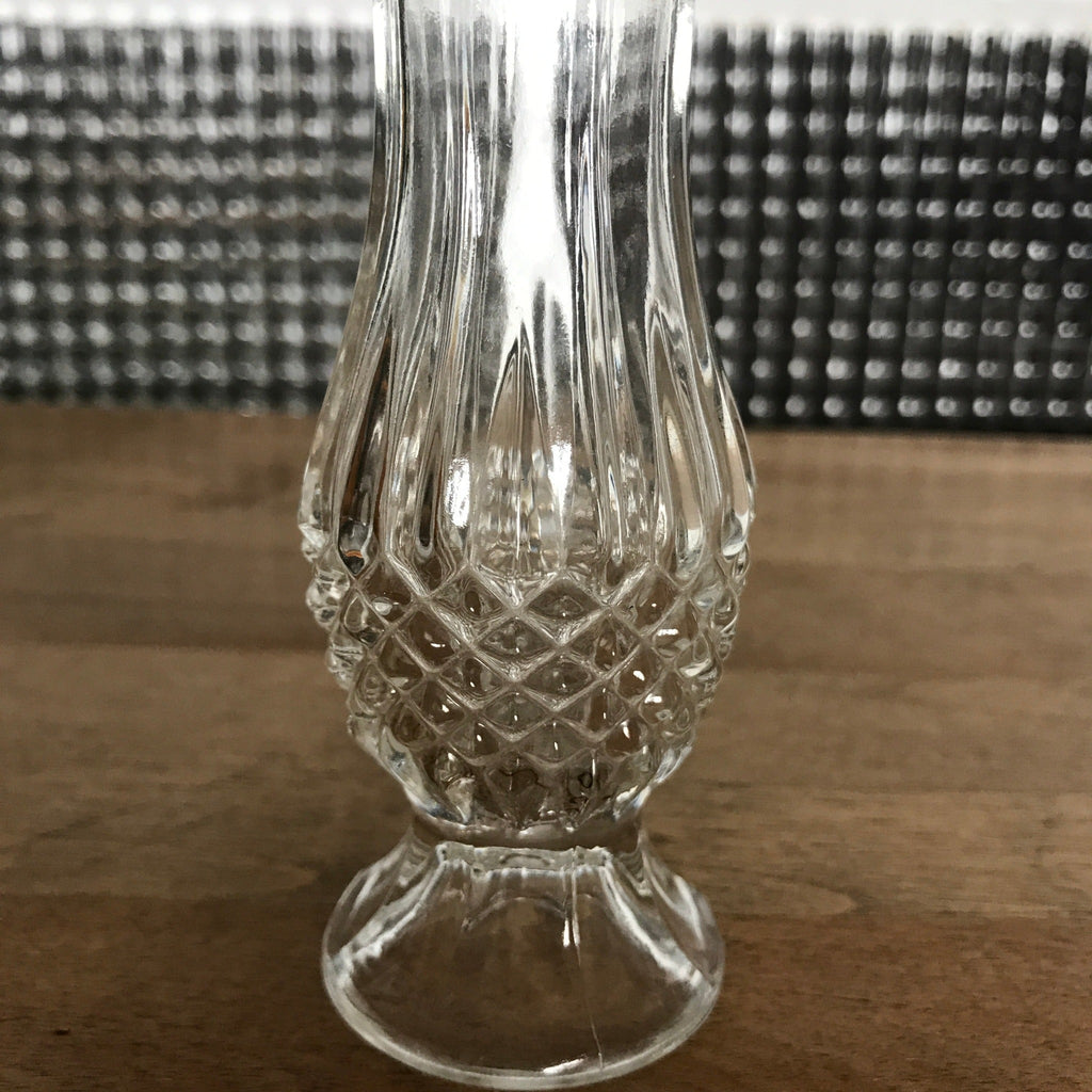 Petit vase à muguet ou soliflore en verre moulé incolore - Hello Broc