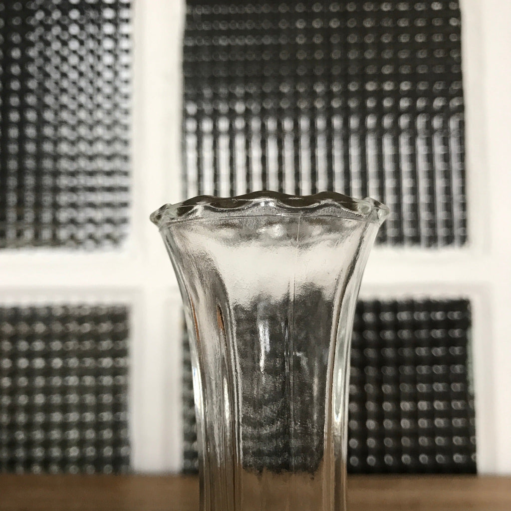 Petit vase à muguet ou soliflore en verre moulé incolore - Hello Broc
