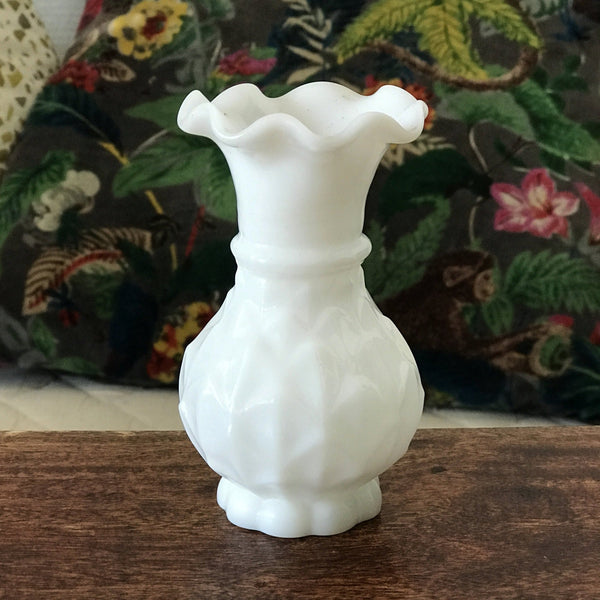 Petit vase en opaline blanche - Hello Broc