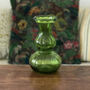 Vase vert en verre moulé taille moyenne hauteur 22 cm par Hello Broc brocante en ligne