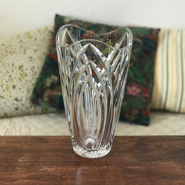 Grand vase en cristal taillé rebord trilobé hauteur 28 cm - Hello Broc