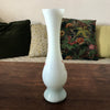 Soliflore en verre opalin blanc décor fleur rouge détails rose et doré par Hello Broc brocante en ligne